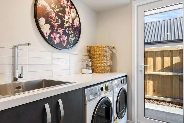 8 Strowan Avenue Elgin_15