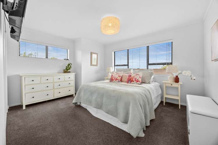 3 Pinewood Grove Botany Downs_9