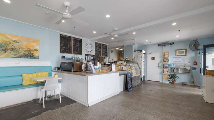Units 3-4/2 Marine Parade, Tower 1 Mt Maunganui_3