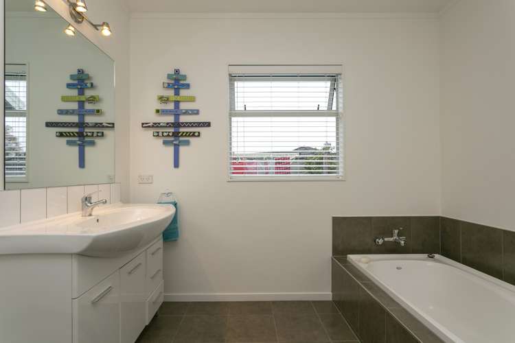 3 Van Asch Lane Rangatira Park_21