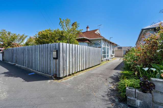 A Spacious Saint Kilda Villa Packed with Potential