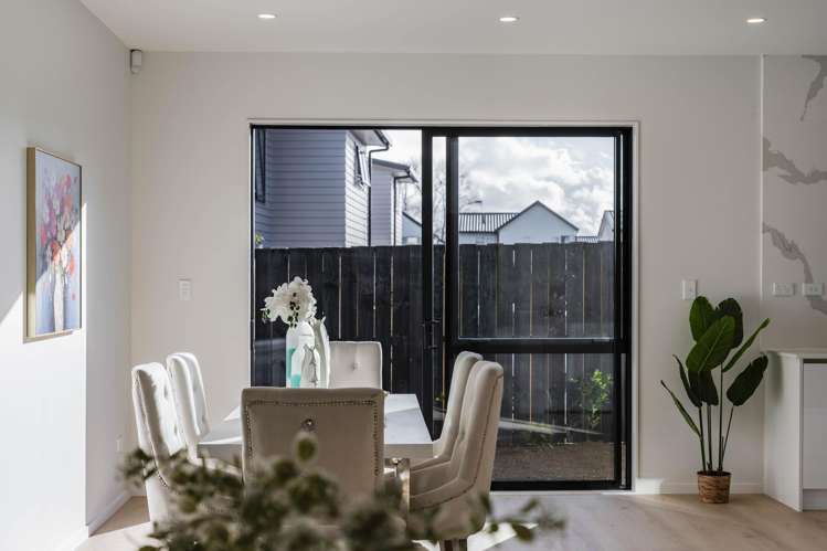 2/122 Leybourne Circle Glen Innes_19