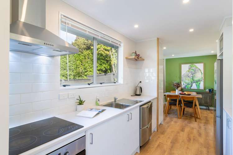 9 Harold Grove Stokes Valley_7