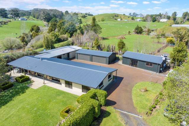 Classic Kiwi Home In The Rural Lifestyle