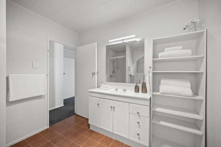 28 Warwick Crescent Taradale_10