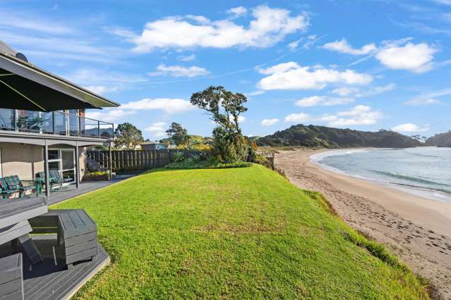 Beach Front - Matapouri Bay!