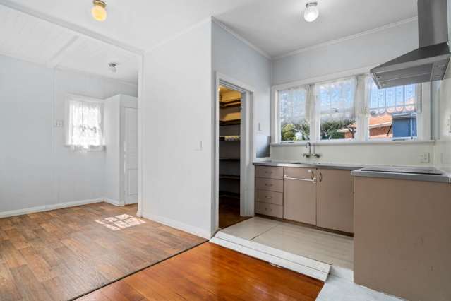1 Reid Road New Lynn_4