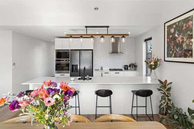 Near-New, Stylish and Effortlessly Easy Living