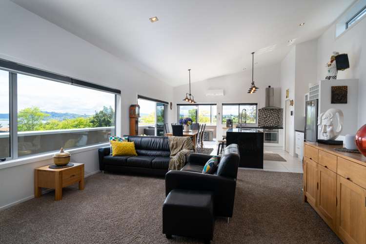 35 Magnolia Rise Waipahihi_6