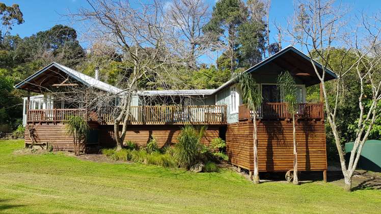 18 Hobbs Road Matakatia_17