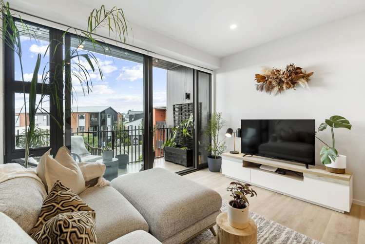 201/10 Awataha Drive Northcote_1