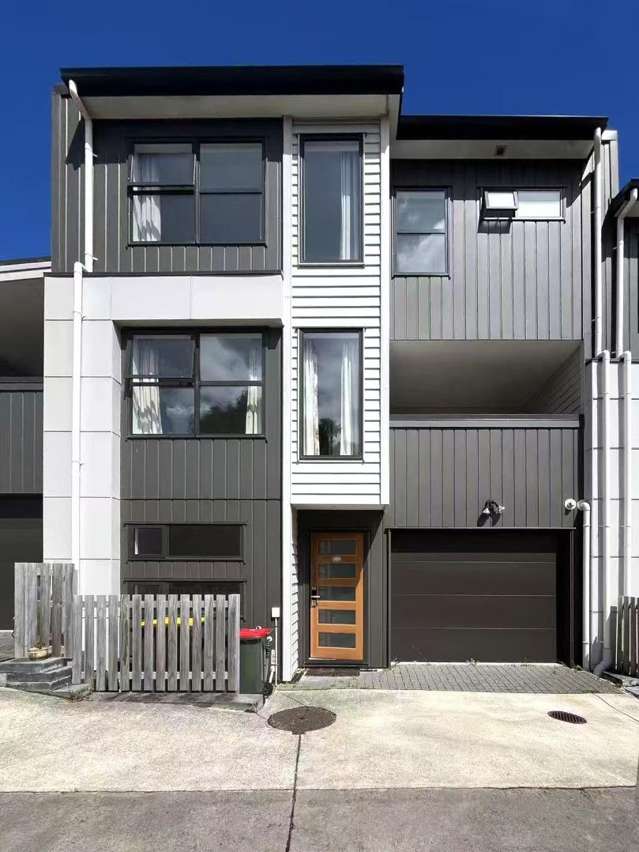 Modern 4-Bedroom, 4-Bathroom Family Home in Glen Innes