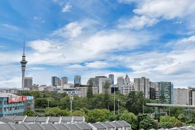 Sensational Luna one bed plus flexi room!