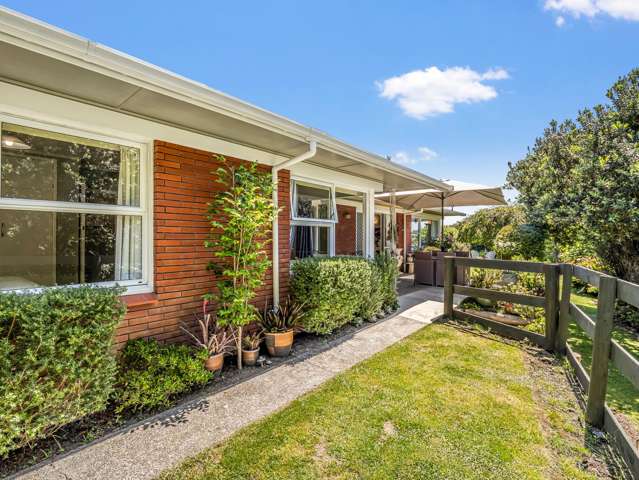 Tranquil Garden Retreat with Reserve Outlook