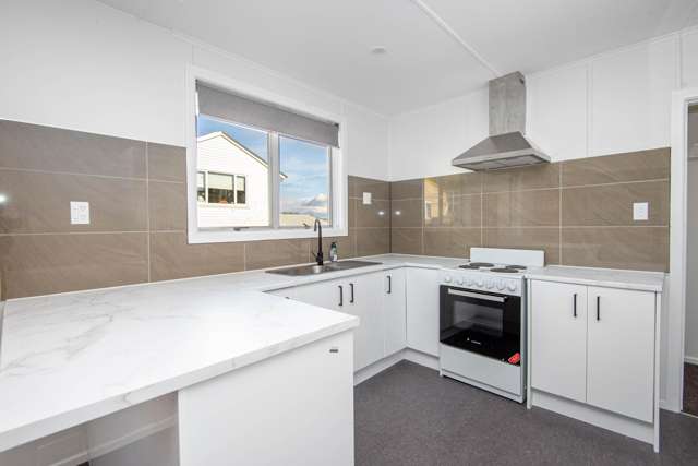 2 Penguin Grove Waitangirua_3