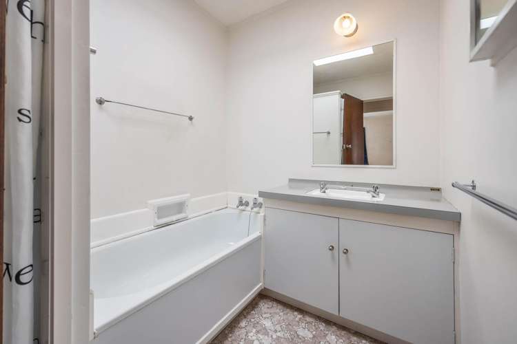 3 Sandringham Road Enderley_13