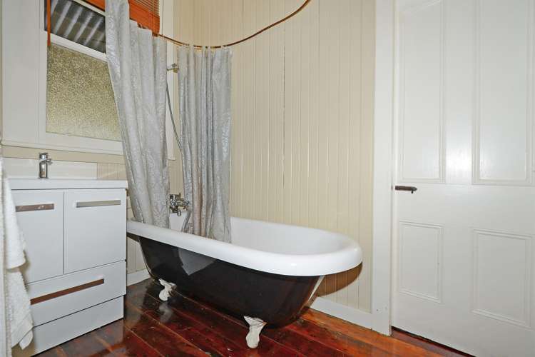 20 Riddlers Crescent Petone_14