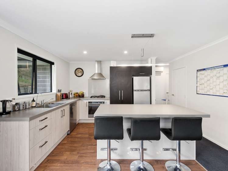 8 Ella Place Grandview Heights_4