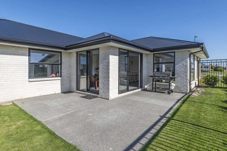 197 Faringdon Boulevard Rolleston_27