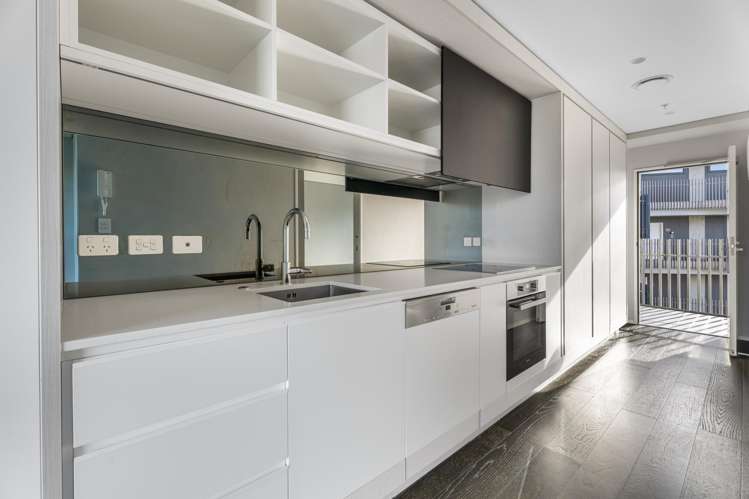 808/70 Sale Street_2