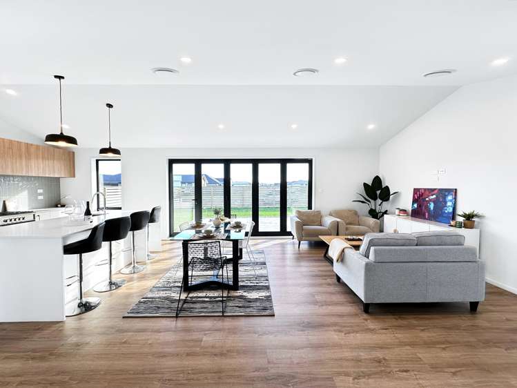 1 Candlesticks Crescent Lincoln_6