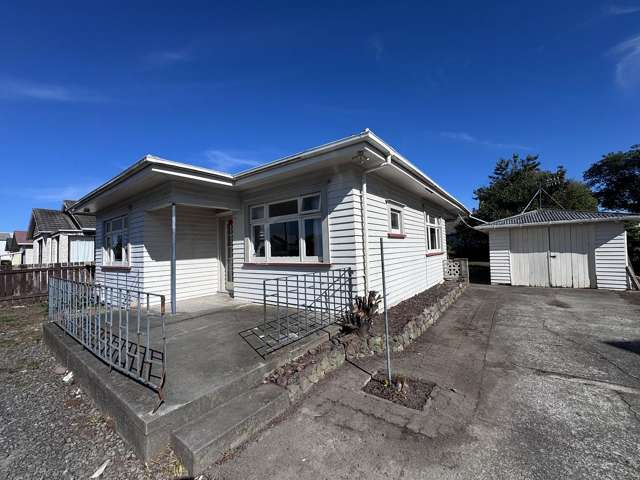 Spacious 4-Bedroom Home in Central Palmy