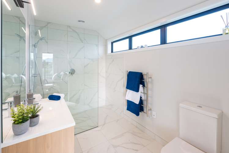 14 Spitfire Drive Burleigh_11