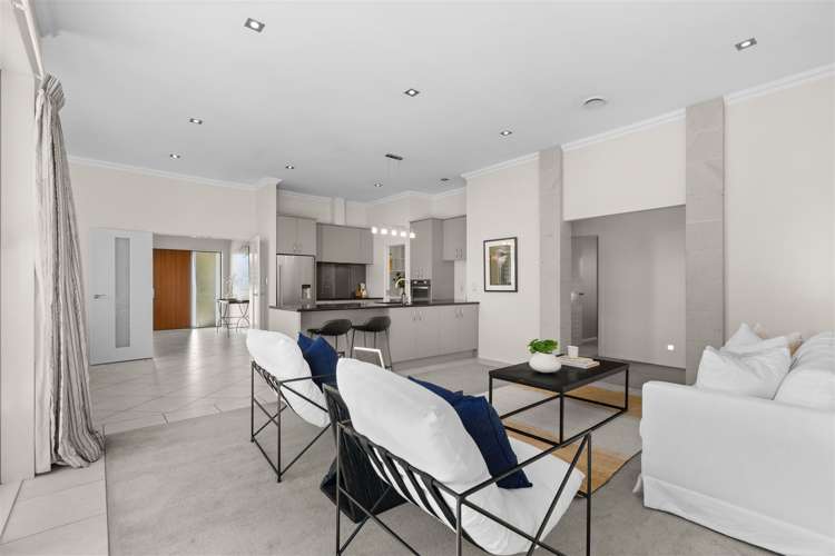 6 Royal Court Northwood_6