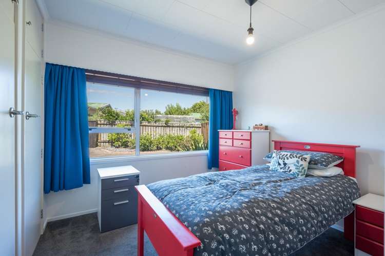 10 Neale Avenue Stoke_18