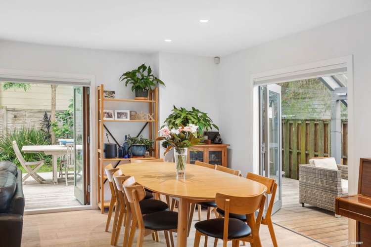 2/44 Pembroke Crescent Glendowie_9