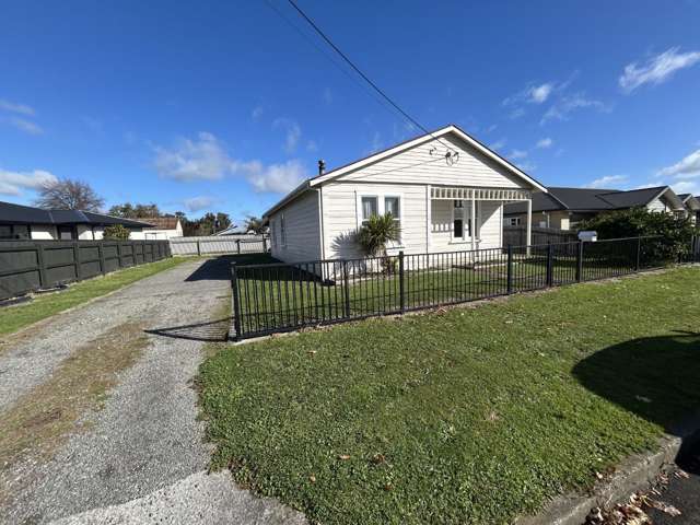 Convenient 3 Bedroom Living Just Minutes from Martinborough Square