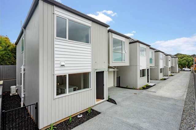 Large, Spacious Excellent Location