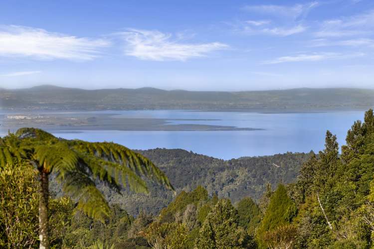 535 Scenic Drive Waiatarua_10