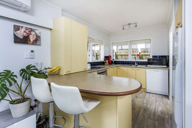 2/8 Wykeham Place Glenfield_5