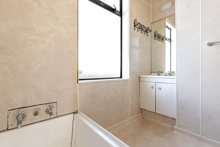 14 De Lautour Road Kaiti_10