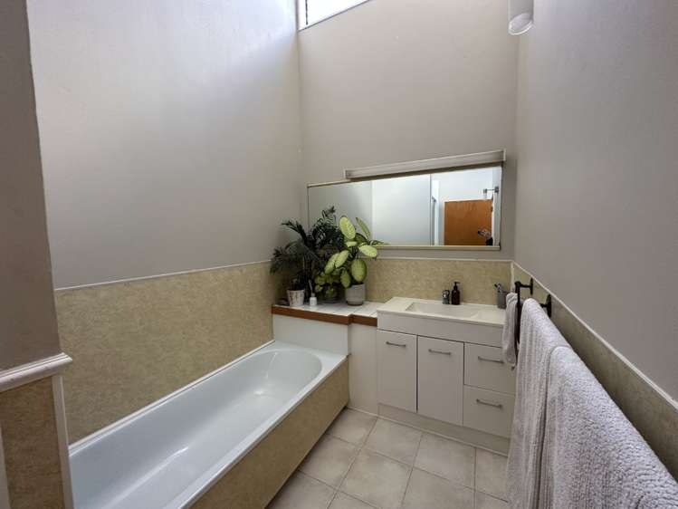 1/166 Fairway Drive Kamo_11