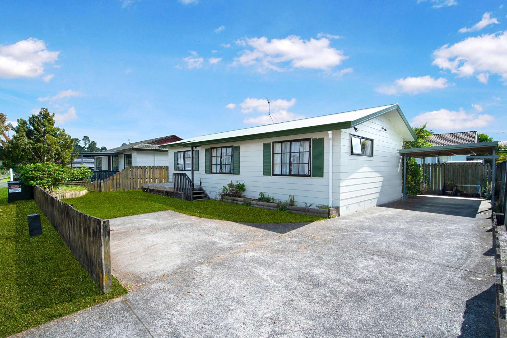 1/215 Waitemata Drive Ranui_0