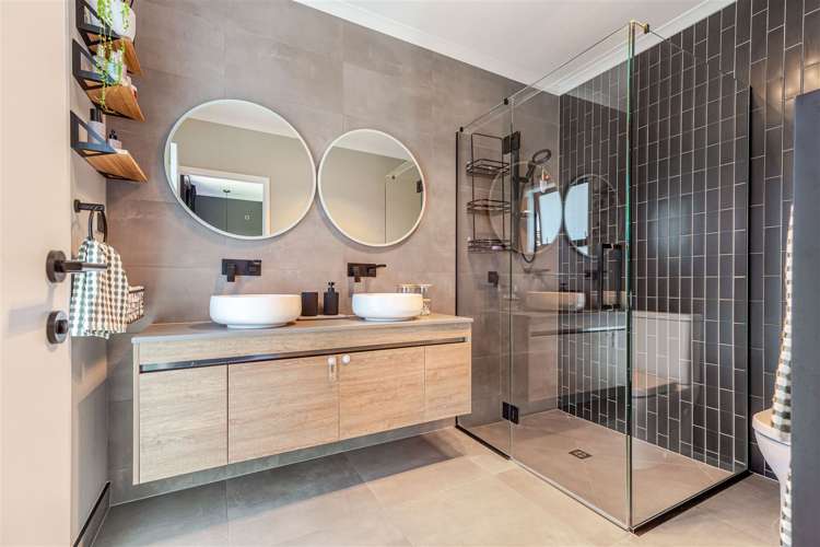 37 Siren Street Wainui_19