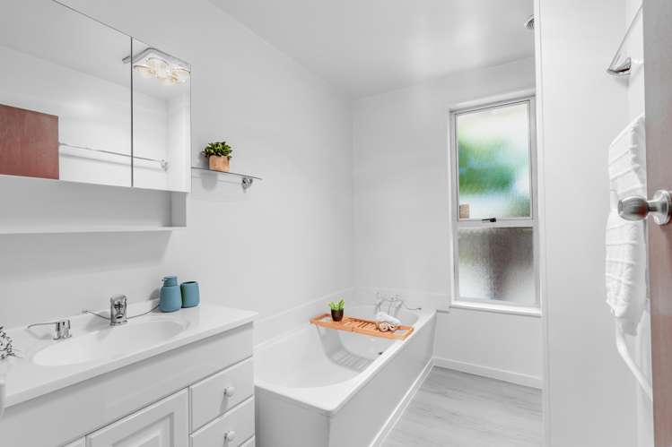 11 Gibson Drive Hornby_12