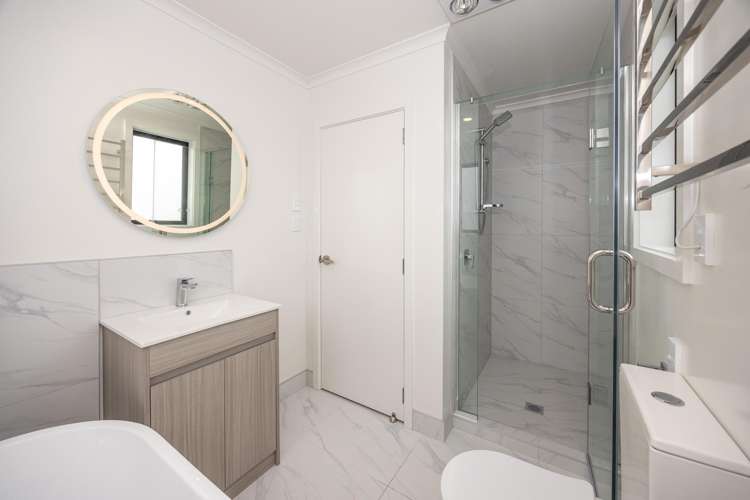 2/40A Exeter Street Glenview_26