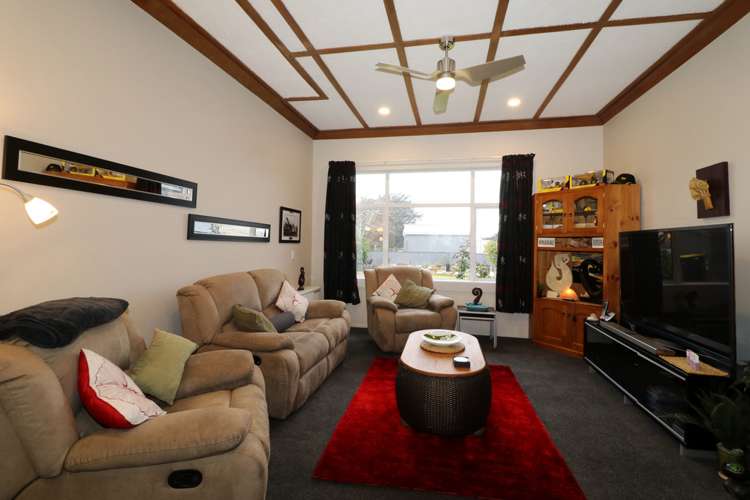 737 Queens Drive Waikiwi_6