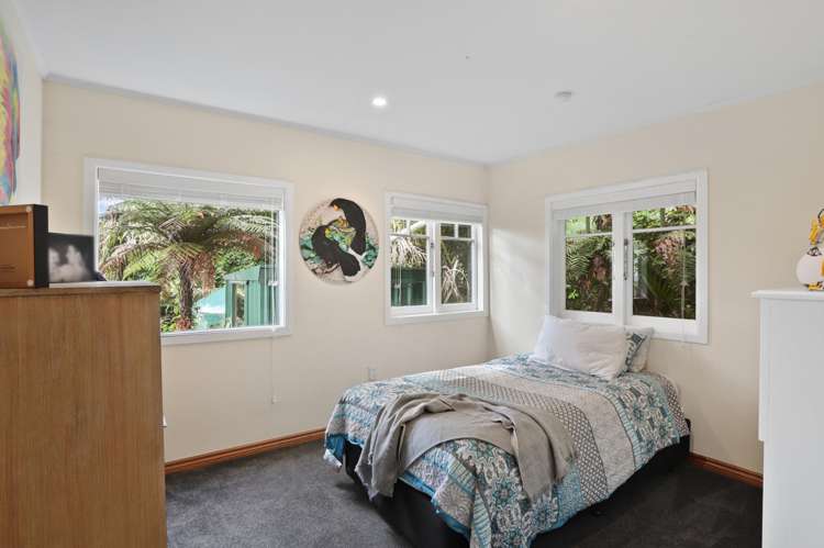 462 Scenic Drive Waiatarua_16