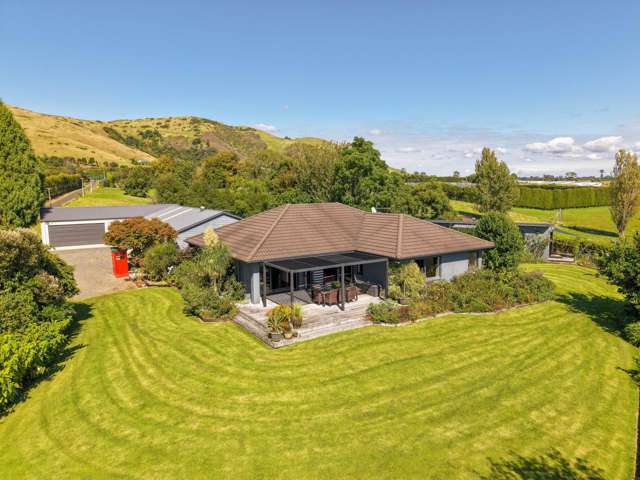 Complete lifestyle package - home, land and sheds