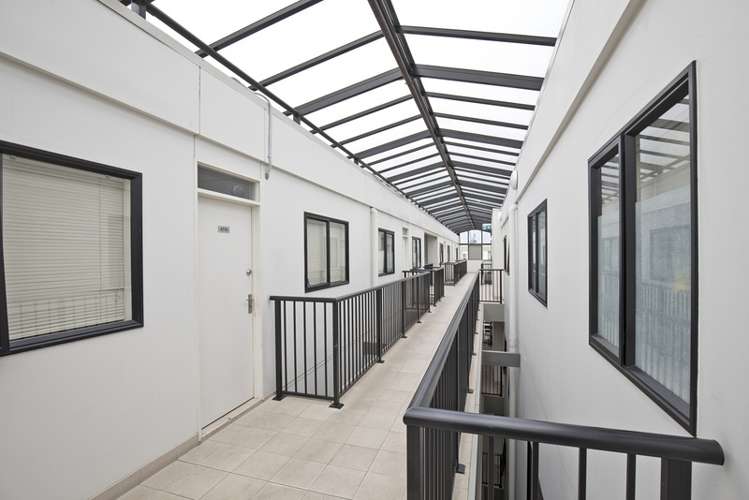 B713/176 Broadway Newmarket_12