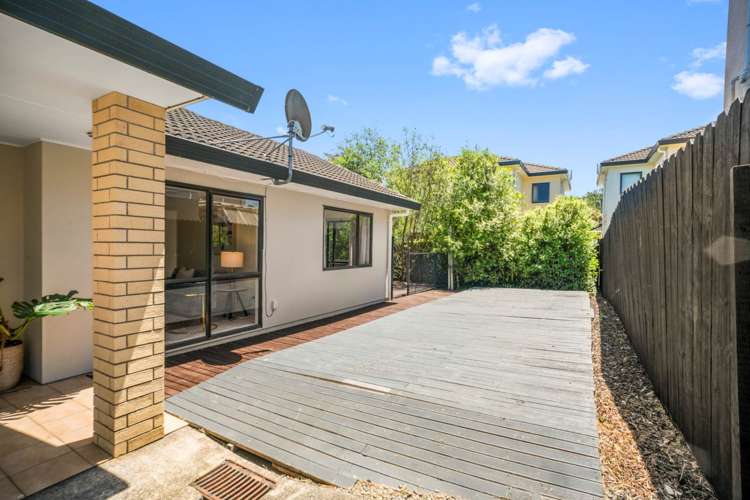 2/4 Harkin Close Albany_21