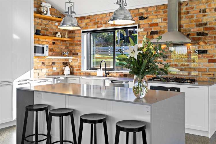 81 Solan Drive Waimauku_1