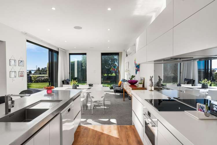 25 Main Road Redcliffs_8