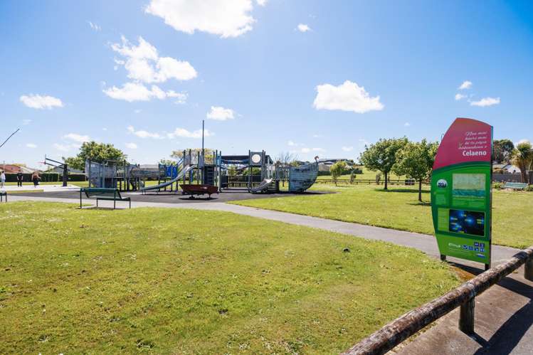 4 Meridian Grove Kelvin Grove_17