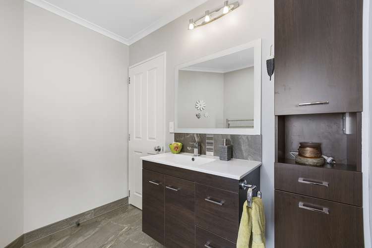 230 The Oaks Drive Leamington_17