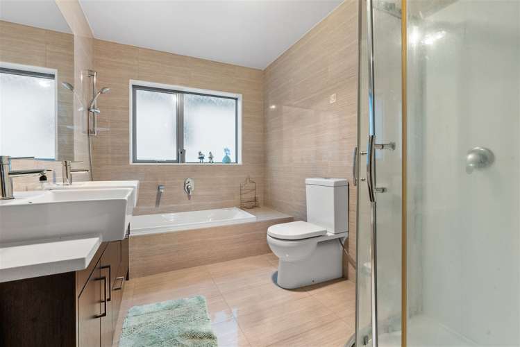 77 Valderama Drive Flat Bush_11